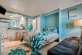 Tropic Terrace Suite #4 - Beachfront Resort